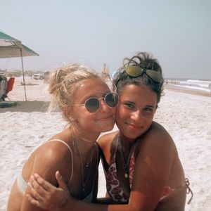 Meet your Posher, Ava